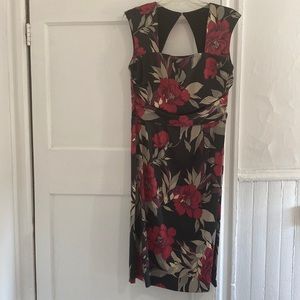 Dress-Form fitting floral with a soft satin sheen.